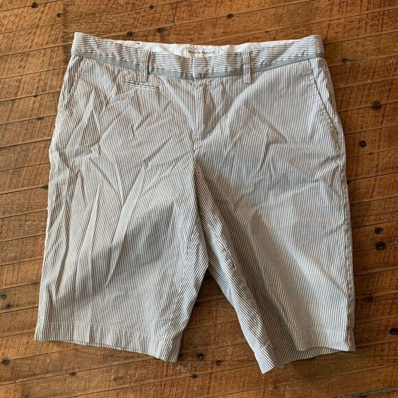 Banana Republic pin tuck Ryan fit flat front Bermuda size 10 shorts - Picture 1 of 4